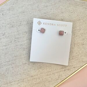 NWT Kendra Scott Mallory Silver Stud Earrings in Rose Quartz